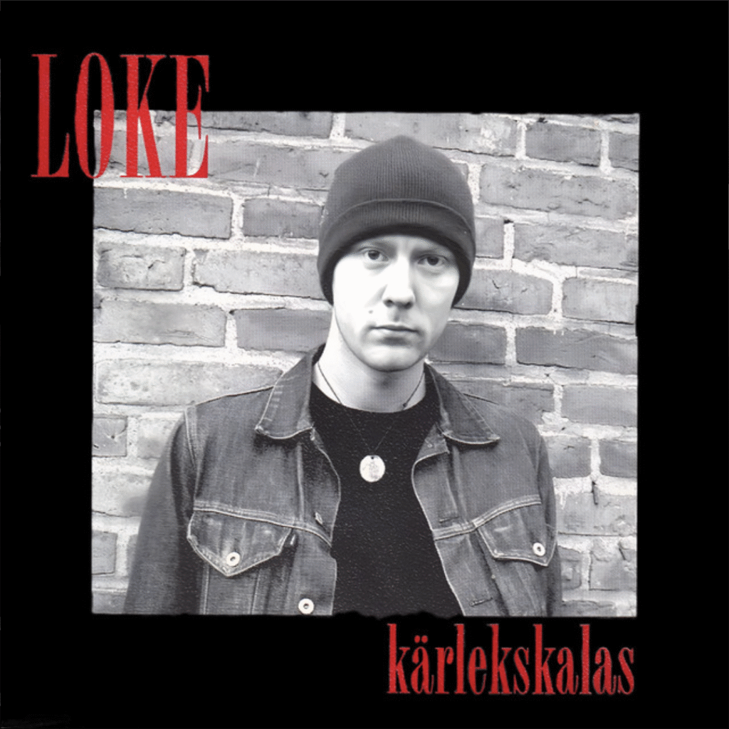 Lokes albumomslag för "Kärlekskalas". Svart bakgrund med svartvit profilbild och röd text.